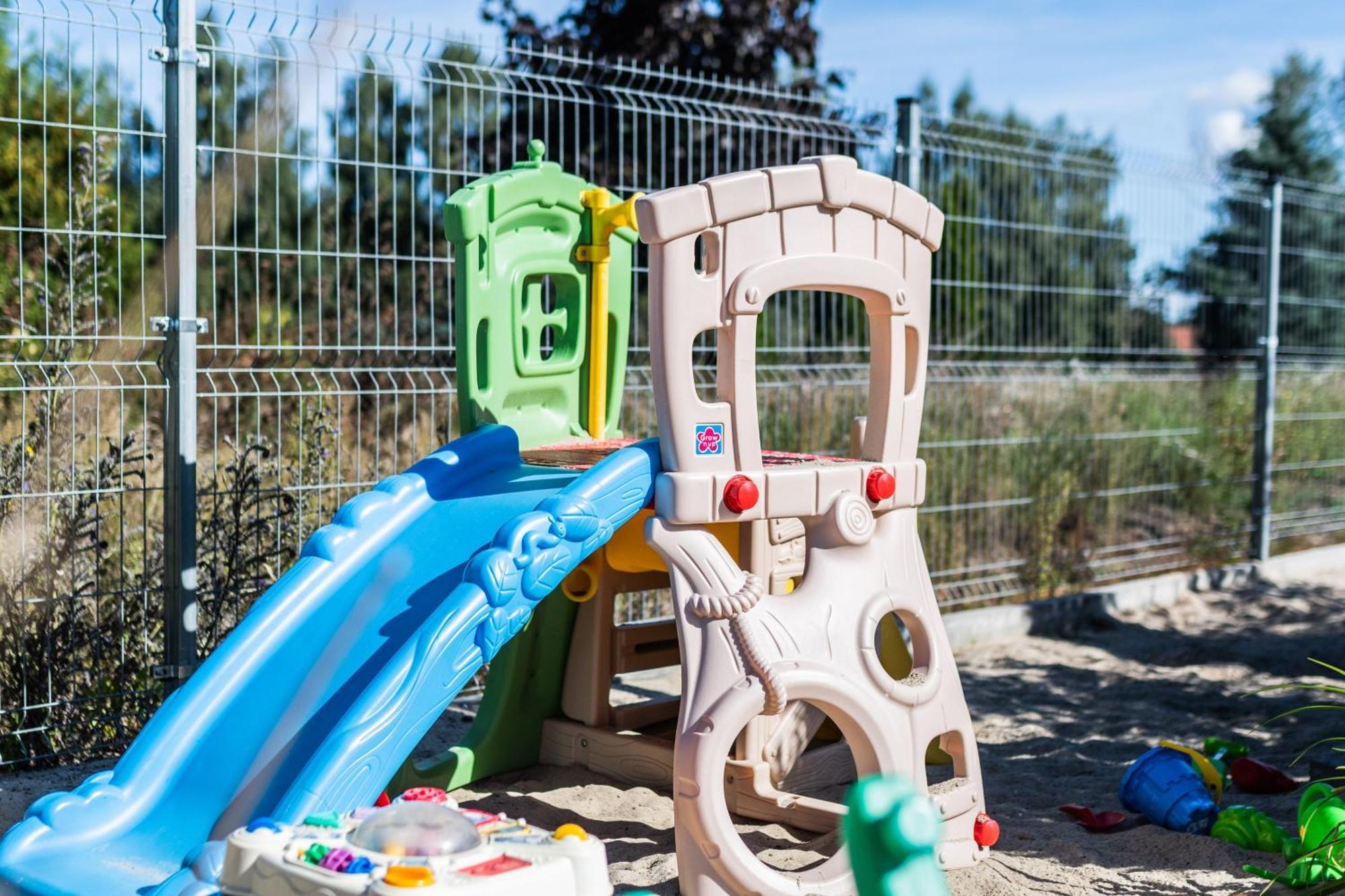 Sztutowo Lazurowy Dwor - Apartamenty Oraz Pokoje Z Basenem I Parkingiem Exterior photo